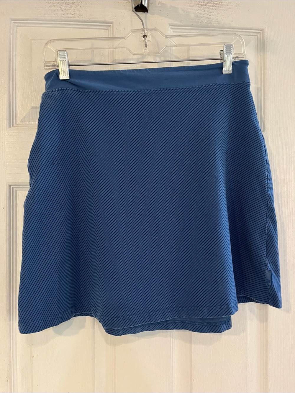 MOUNTAIN HARDWEAR STRIPED ATHLETIC SKIRT BLUE BLACK SIZE MEDIUM